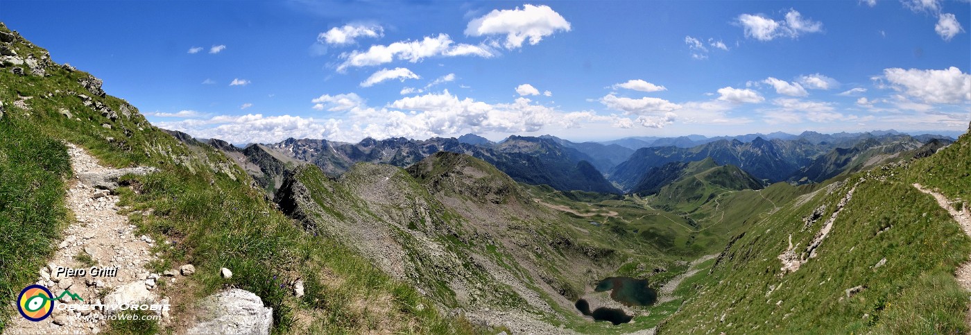 51 Vista su laghetti del Corno Stella, Monte Chierico, Val Carisole.jpg